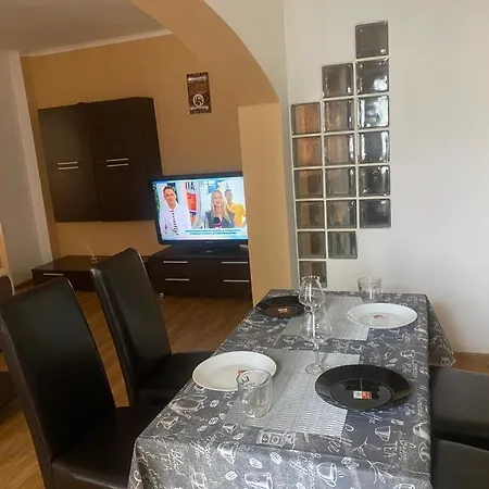 Doua Centru Vechi - Parcare Privata Gratuita La Minimum 3 Nopti!! Free Private Parking For Minimum 3 Nights Apartment Craiova